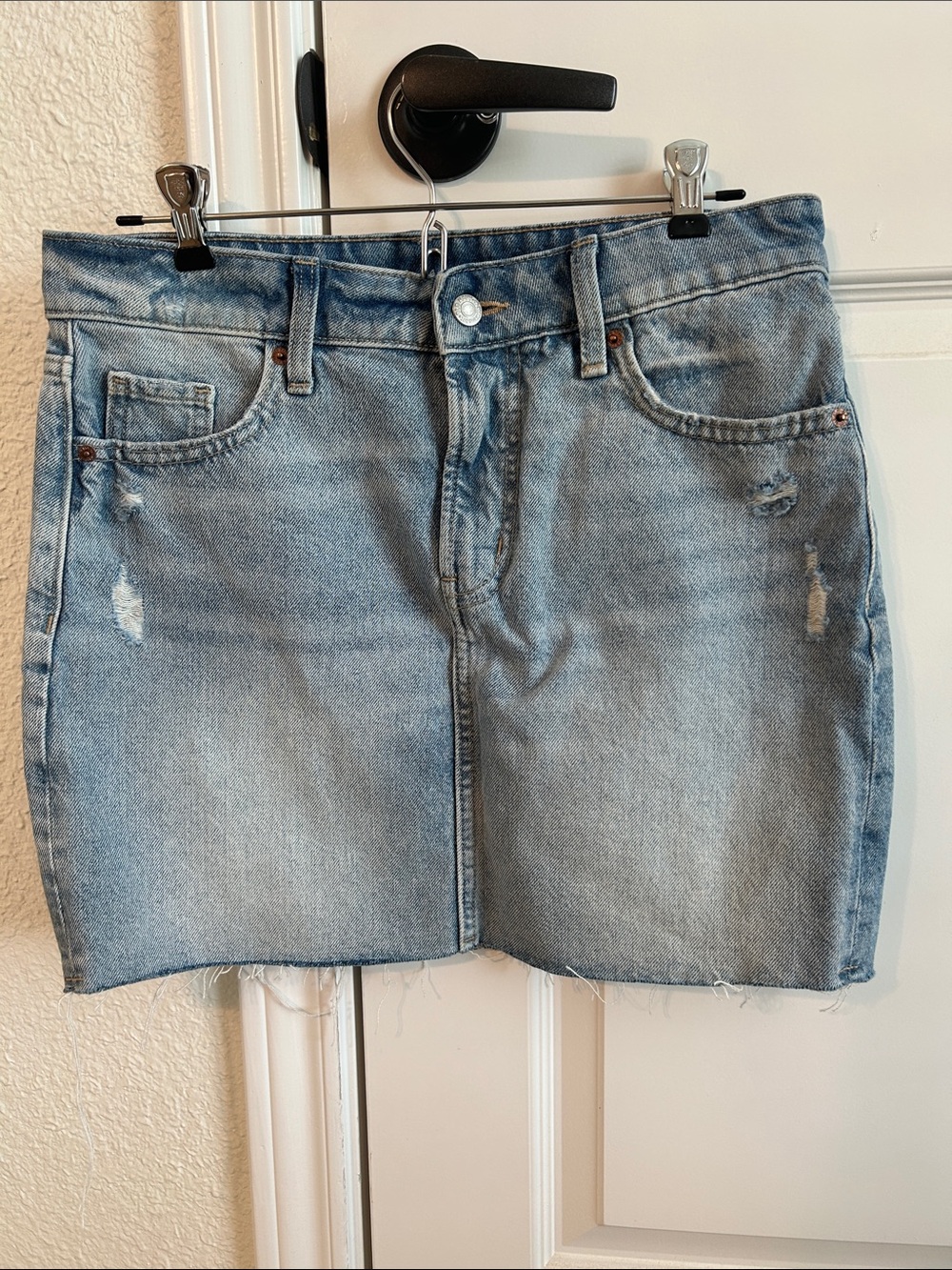 Old Navy Light Blue Distressed Denim Mini Skirt, Size 4